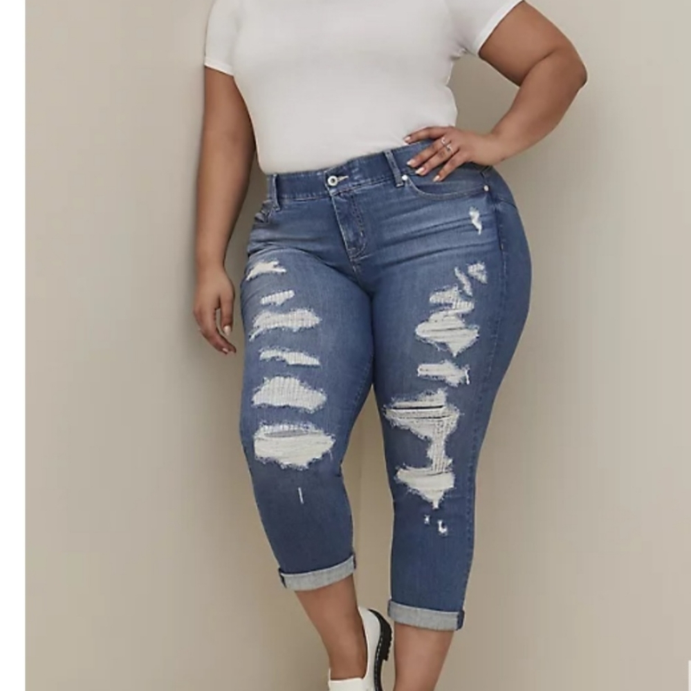NWT Torrid cropped jeans